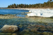 <h5>Kevät ja meri</h5><p>Merenrannan viimeisetkin jäärippeet sulavat keväisen auringonpaisteen toimesta. Tunnus: imh_8273</p>