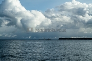 <h5>Meri myrskyää</h5><p>Ukkosmyrskyn pilvet lähestyvät. Tunnus: img_7052</p>