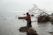 <h5>Mies kalastaa</h5><p>Kalastusta Lauttasaaressa. Tunnus: img_1014</p>