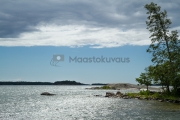 <h5>Saaristo Tammisaaressa</h5><p>Pilvet väistyvät sinisen taivaan tieltä. Kuva on Tammisaaresta. Tunnus: img_3977</p>