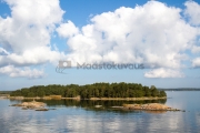 <h5>Turunsaaristossa</h5><p>Kaunis saari eräänä elokuun lämpimänä päivänä lähellä Turkua. Tunnus: img_4140</p>