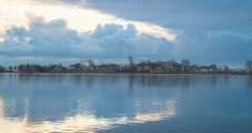 <h5>Tyven meri</h5><p>Helmikuinen meri Saksan merialueella pienen kylän edustalla. Tunnus: img_5666</p>