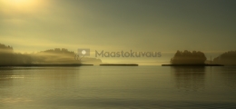 <h5>Tyynellä merellä</h5><p>Syksyinen aamu tyynellä merellä. Tunnus: img_4916</p>