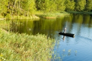 <h5>Kesäkalastus</h5><p>Mies kalastaa haukea kaislikon laidassa kesäiltana. Tunnus: img_0805</p>